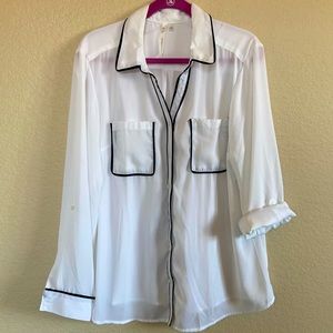 NY Collections White blouse w/ black trim & pocket